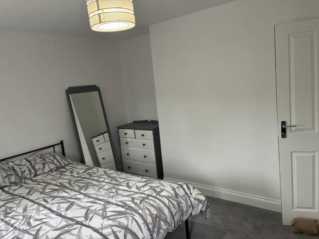 Double Room to Let - close to Luton Airport Parkwa Main Photo