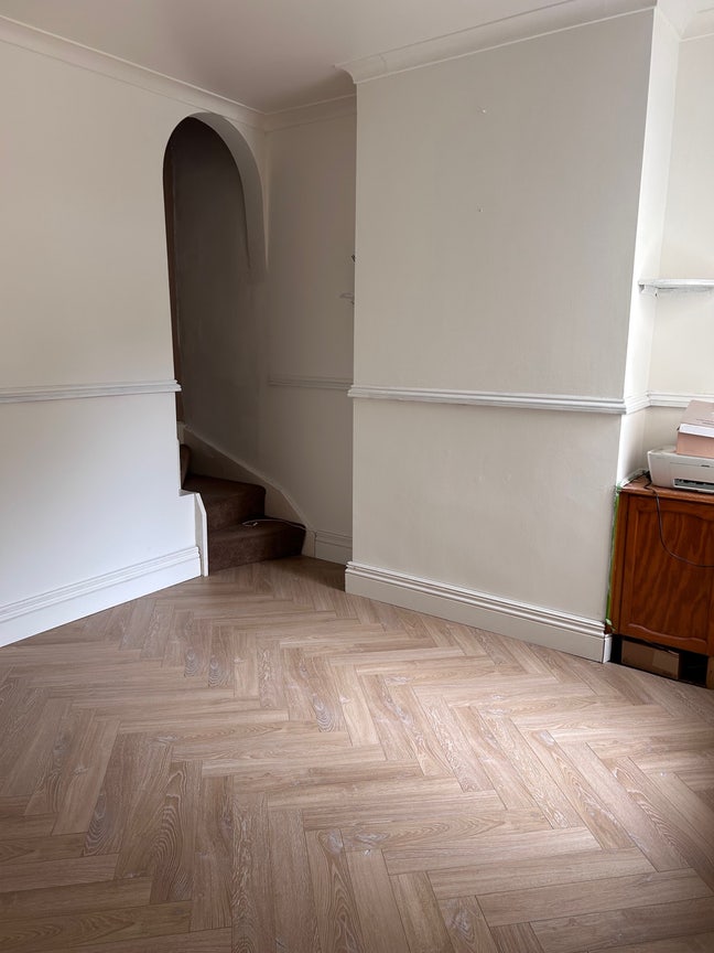 Small Double room available  Main Photo