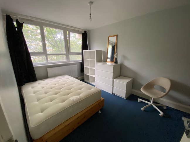 3 Double Rooms in a 3bed flat with Living Area Main Photo