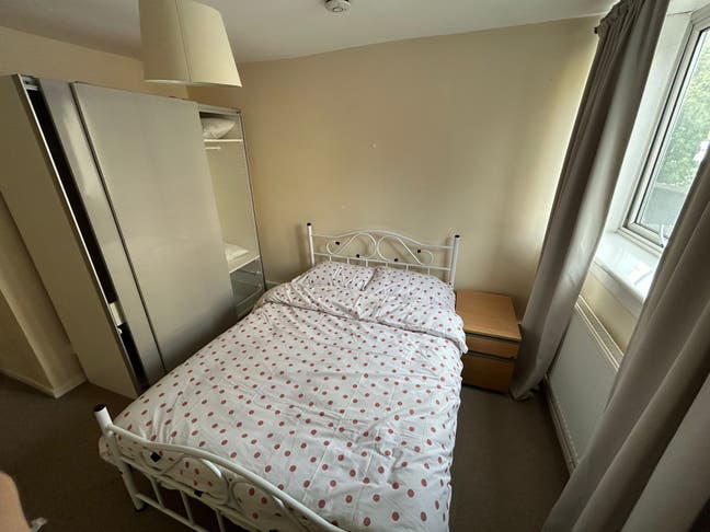 Bright Single Room in Goswell Road Main Photo