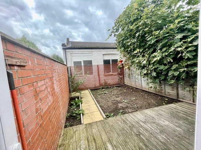 Single Room to Rent in walthamstow- DLR 10 mins Main Photo
