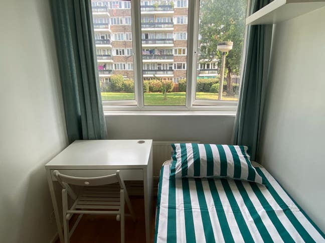 Flat W/Living Room! Single & Double Available ! Main Photo