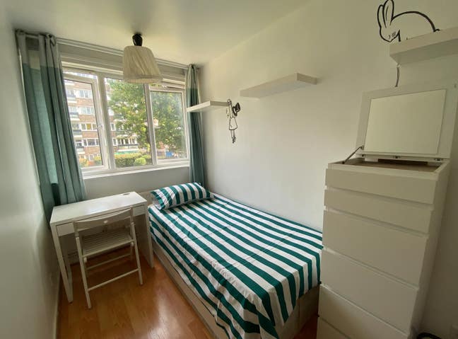 Flat W/Living Room! Single & Double Available ! Main Photo