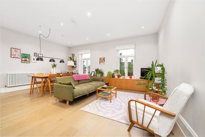 Spacious short term rental in Finsbury Park  Main Photo