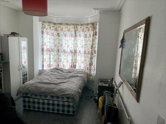 Fully Furnished  Large Double Room Main Photo