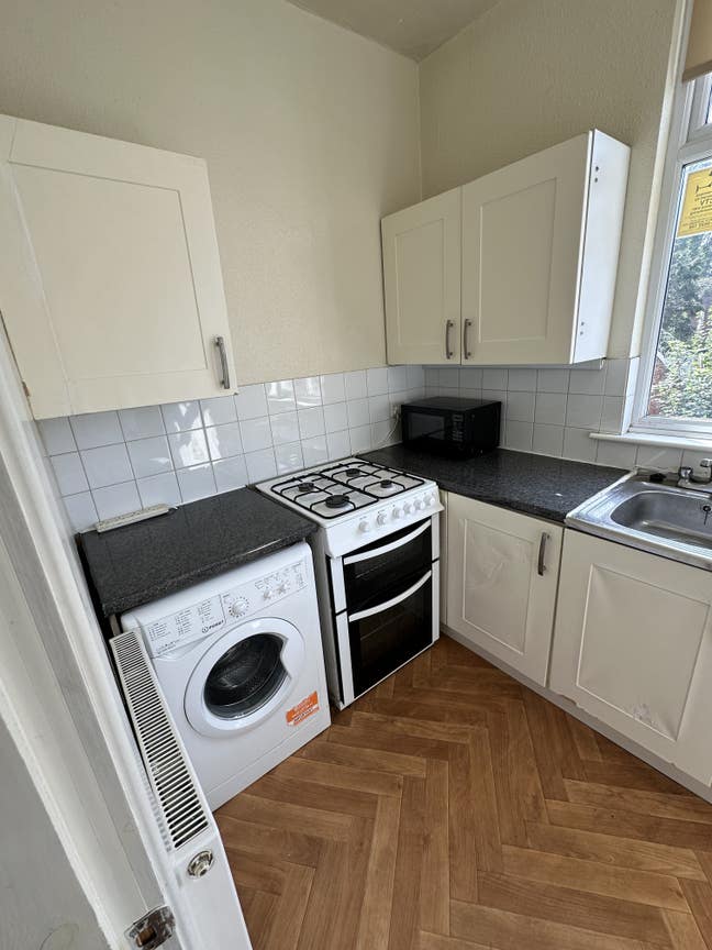 Lovely Furnished Property And Room For Student  Main Photo
