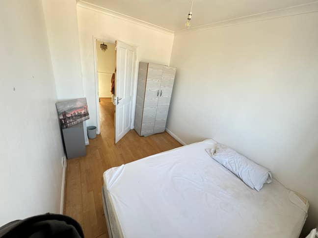  Spacious Bedroom in Bethnal Green E2  Main Photo