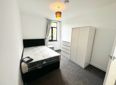 Upstairs Double Ensuite Room Main Photo