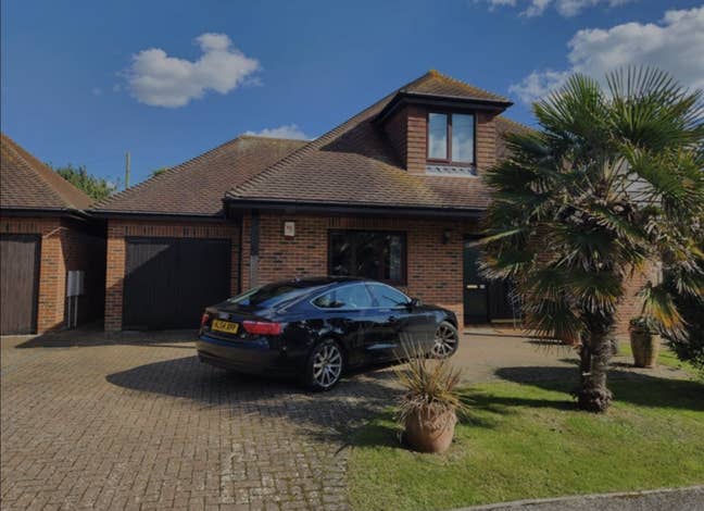 Beautiful Relaxing House overlooking South Downs  Main Photo