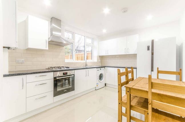 Bright Double in 4 Bed Flat in Canary Warf Main Photo