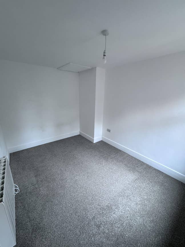 Spacious Double Room – Near Basingstoke Town Main Photo