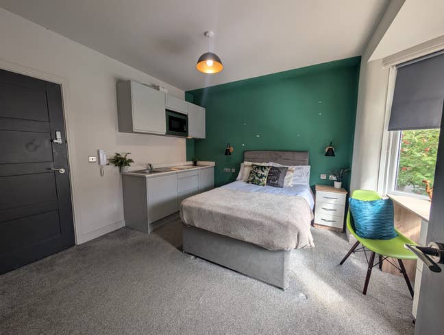 Hassle‑free modern rooms for working professionals Main Photo