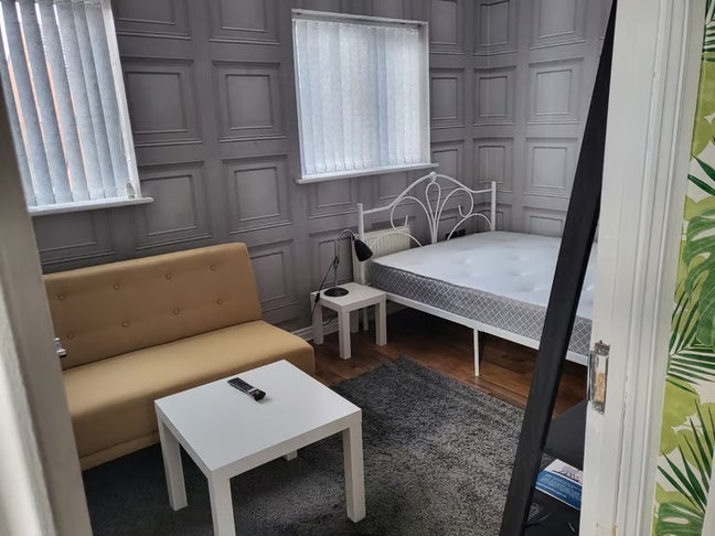 ✨Modern Room in a  3-Bed New Build House in M8✨ Main Photo