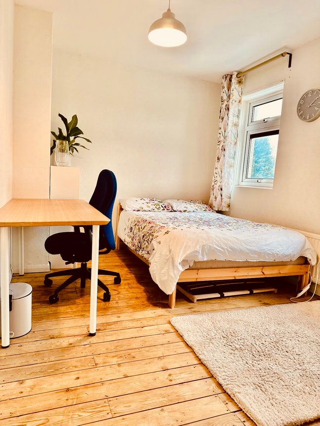 Spacious Room Near Addenbrooke’s &Train Station Main Photo