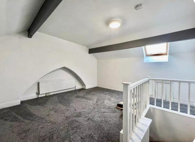 Attic Room Main Photo