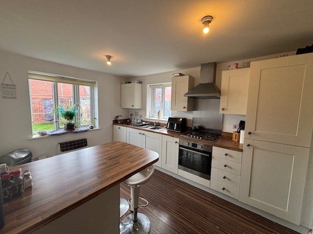 Two Rooms Available to Let - Pease Gardens, M'Bro Main Photo