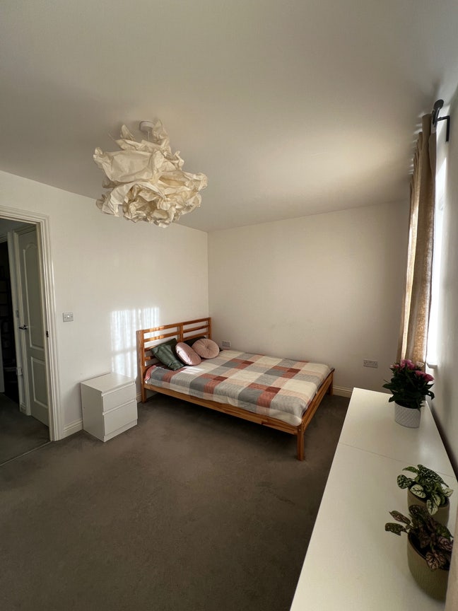 Bright Double Room - Friendly, Quiet Home  Main Photo