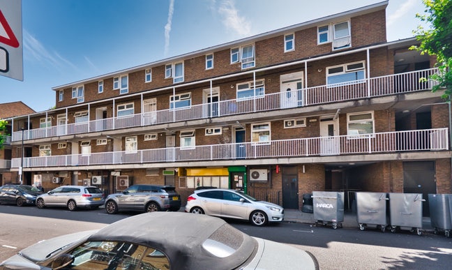 Room share in a 5 bedroom flat in Westferry E14 Main Photo