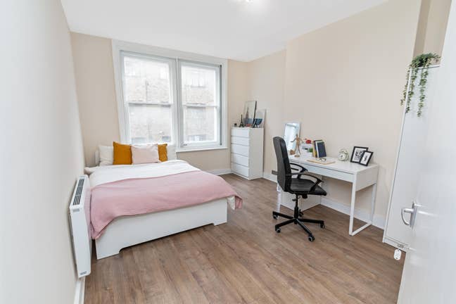 🏙️ Just 5 Minutes from Liverpool Street! 💼 Main Photo