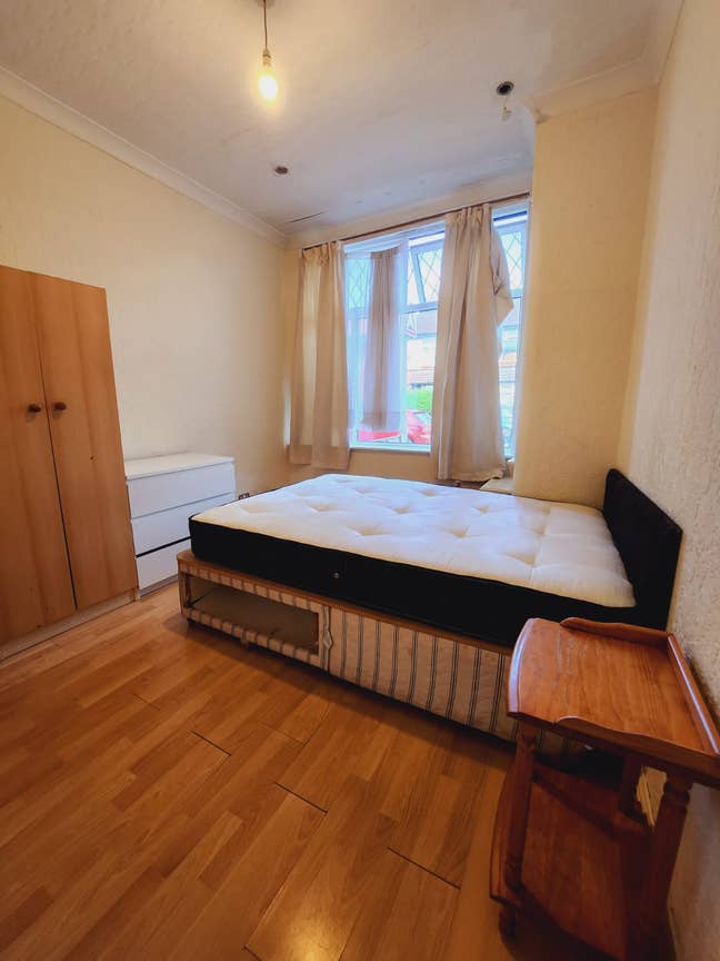 Ensuite Room Avail All Bills Inc-Didsbury-M20 Main Photo