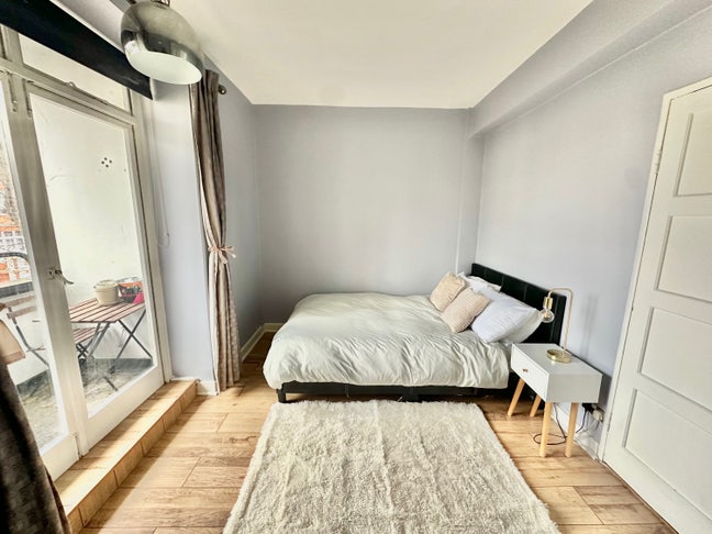 Flat Available in Paddington ( Only Girls )  Main Photo