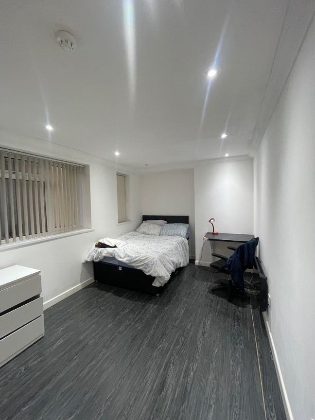 Large Double Room in 3 bed flat🏠 Main Photo