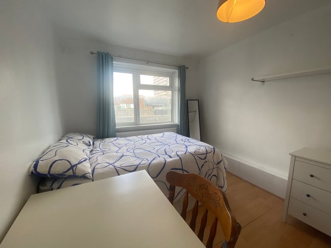 Bethnal Green Road!! Amazing Double Available Now! Main Photo