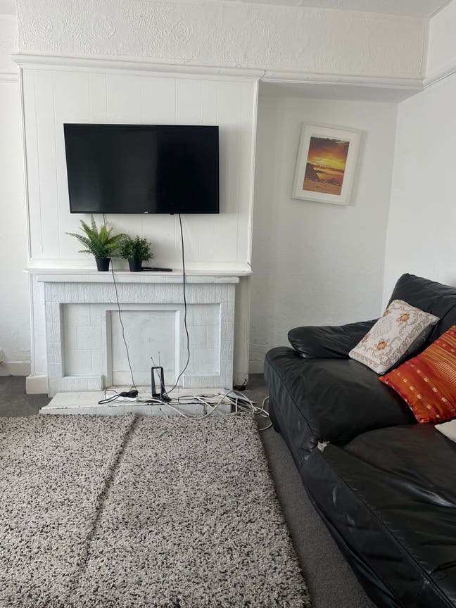2 Bedroom Furnished House - Oldbury  Main Photo