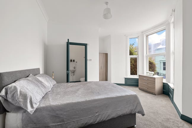 Ensuite Property on Furzehill Road  Main Photo
