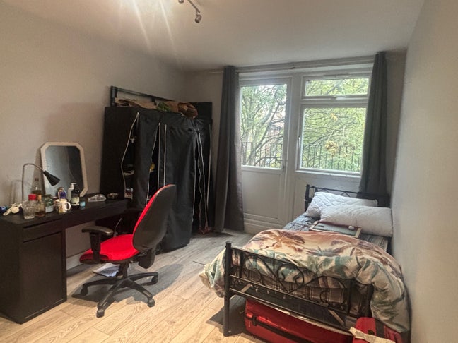 One bedroom near Neasden station Main Photo
