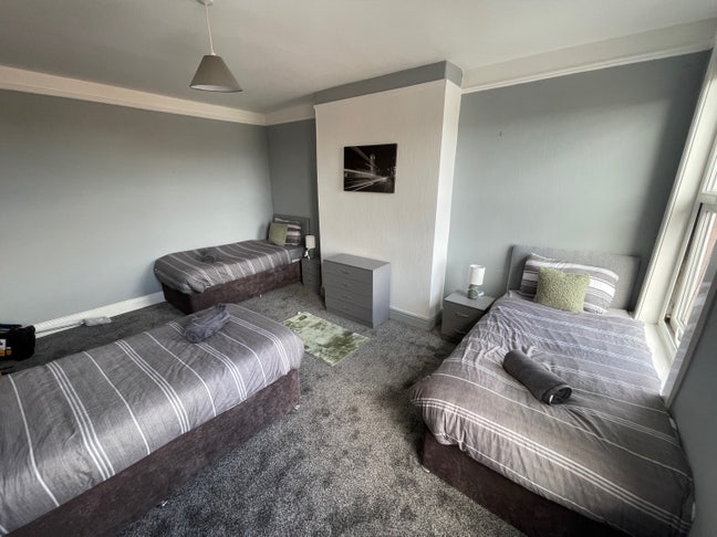 Rooms in Guest House available Main Photo