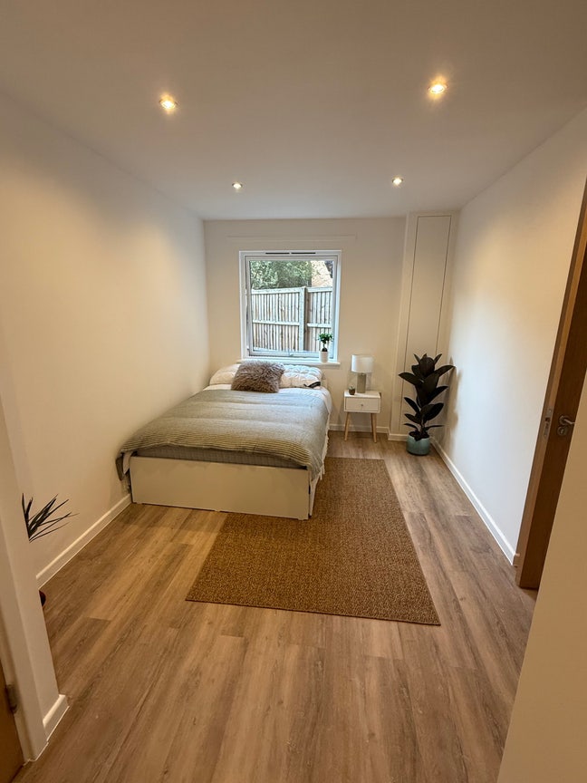 Eng/Ukr Spacious Double Bedroom for rent Zone 2 Main Photo