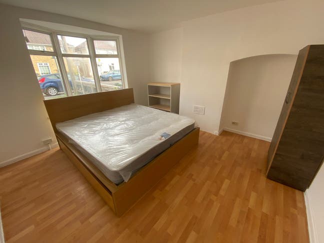 Spacious Double Room – All Bills Included – RM12 Main Photo