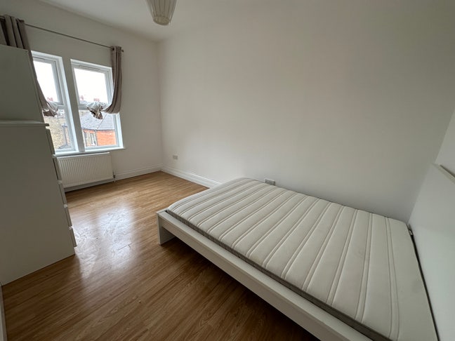 Large 1 Bed Flat  Main Photo