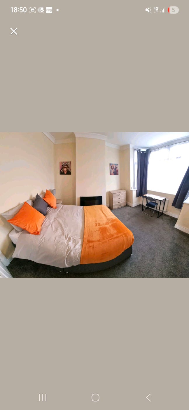 Newly refurbished, luxury bedrooms! Prime location Main Photo