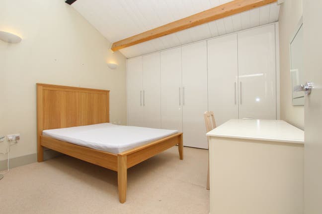Ensuite and 1Min from Elizabeth Line Main Photo