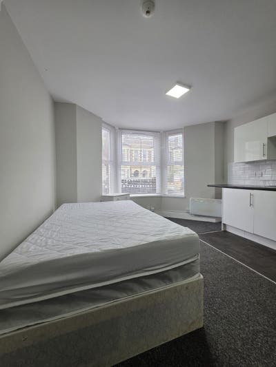 Studio Flat, Claude Road, CF24 3PZ Main Photo