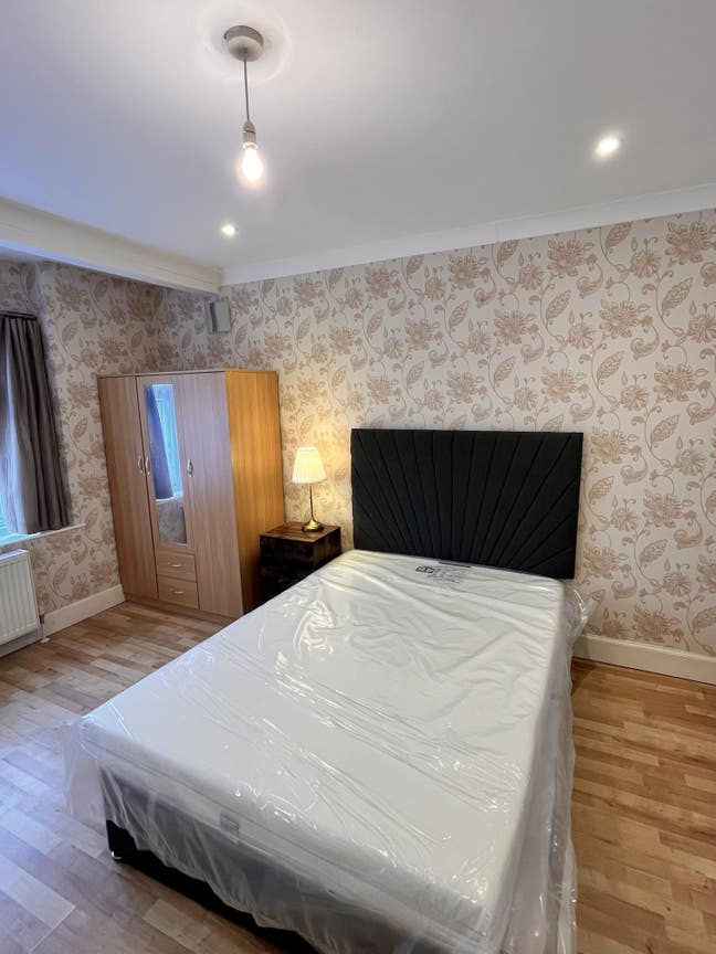 Spacious Double Rooms in Waltham Cross &#x2013; EN Main Photo