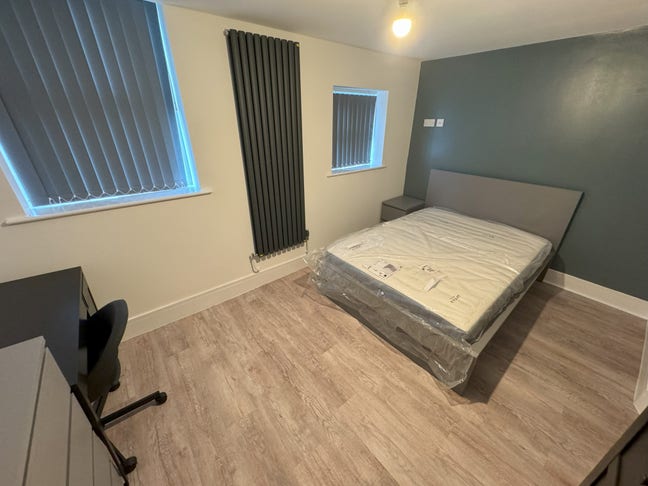Double Bedroom with En-Suite (Wavertree) Main Photo