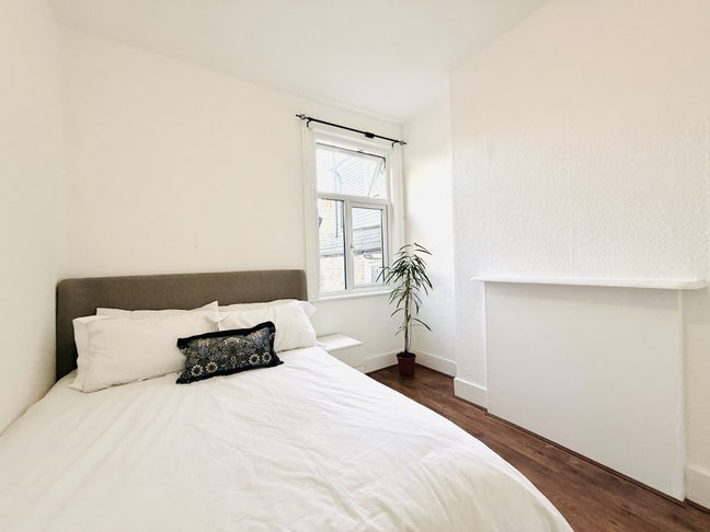 Stylish rooms with garden | Canada Water Main Photo