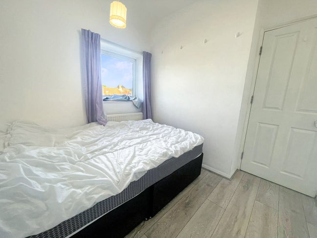 Spacious Double Room in Bromley  Main Photo