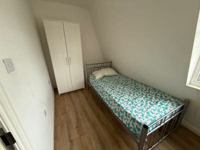 Walking distance to Canning Town Station Main Photo
