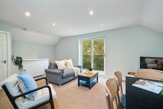 West End 2 Bedroom Flat with own front door Main Photo