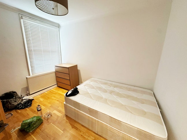 Spacious top floor 2-bedroom apartment in N8 Main Photo