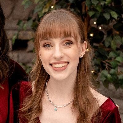 Looking for a buddy-up! 2 friendly professionals Main Photo