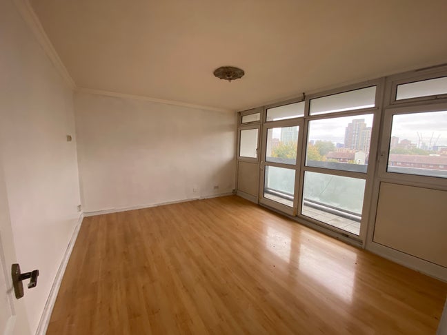 Bright and Spacious 2 Bedroom Flat Bow Main Photo