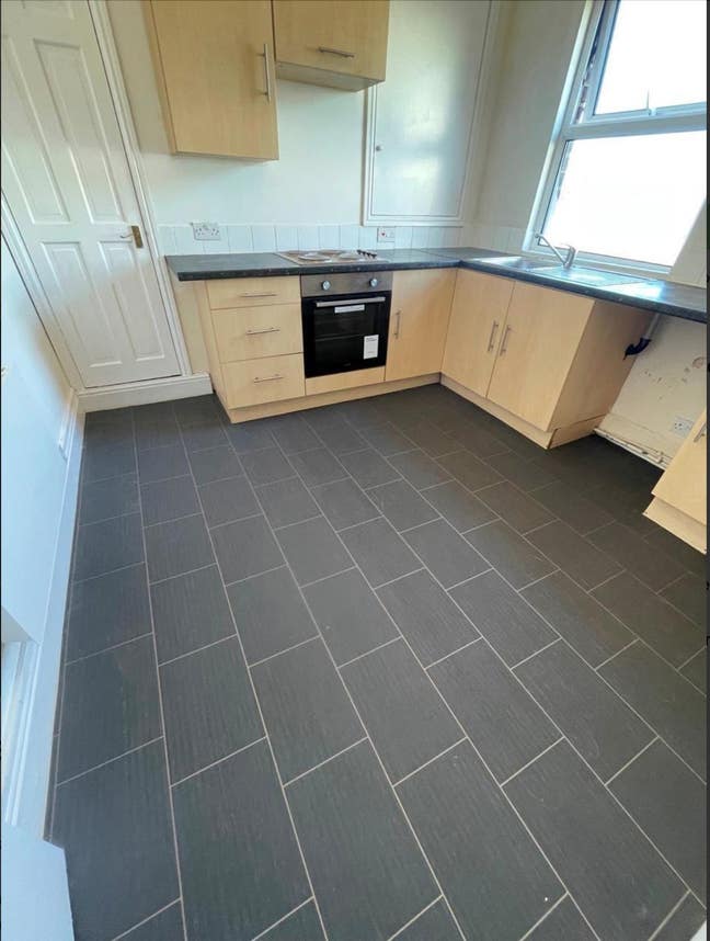 Studio Flat to Let First Floor Main Photo