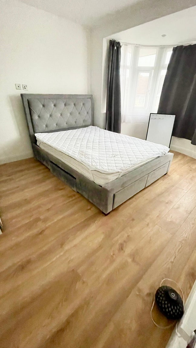 10 mins walk to Alperton Tube Station Main Photo