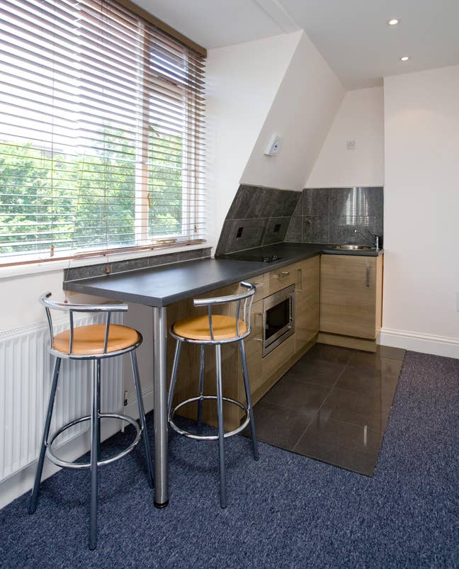 Private Studio in White City Main Photo