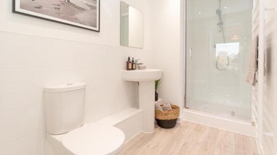 1 room, 1 bath Salford  Main Photo